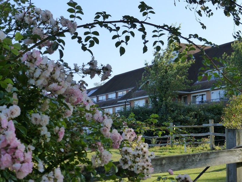 London Beach Hotel & Spa
